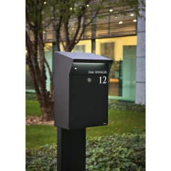 Allux BJØRN VILLA POSTKASSE SORT^ Postkasser & Standere