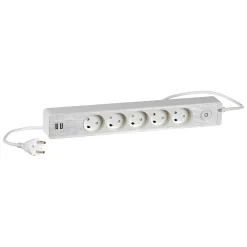 LK STIKDÅSE 5+2 USB UDTAG M/JORD OG AFBRYDER HVID 1,5 M KABEL^ Ledninger