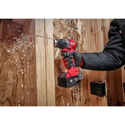 MILWAUKEE M18 BLDDRC-402C BOREMASKINE AKKU MED BATTERI OG LADER^ Bore- & Skruemaskiner