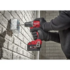 MILWAUKEE M18 BLDDRC-402C BOREMASKINE AKKU MED BATTERI OG LADER^ Bore- & Skruemaskiner