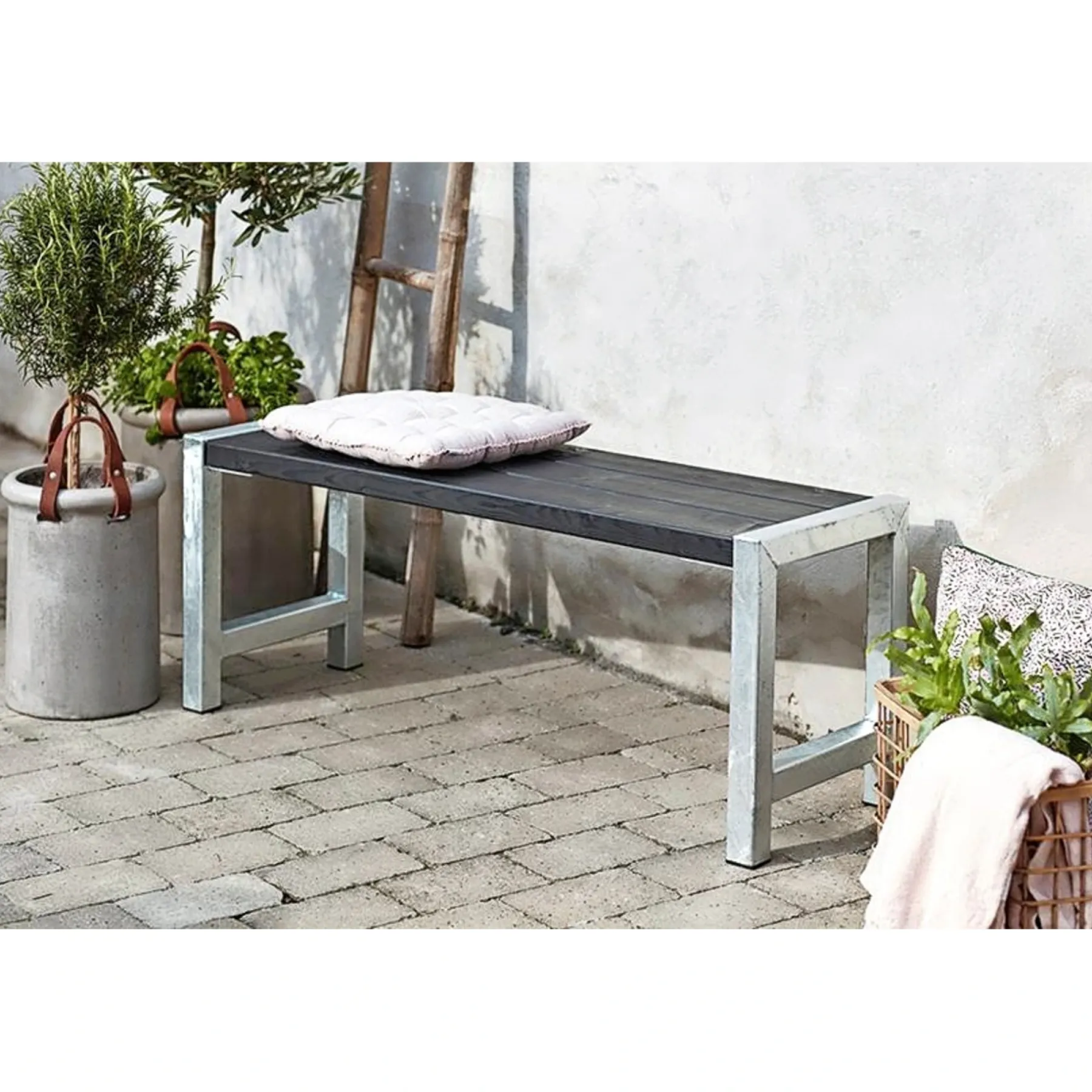 Plus CAFE BÆNK SORT 127 CM^ Havebænke