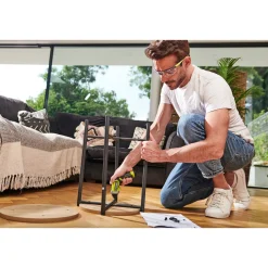 Ryobi RSD4-120TA2 SKRUEMASKINE AKKU MED BATTERI OG LADER^ Bore- & Skruemaskiner